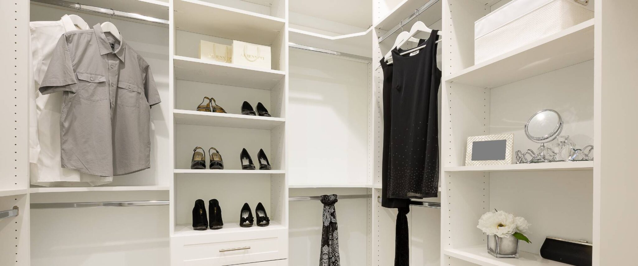 Doodt vrije tijd Samengroeiing How to Organize Your Walk-in Closets - Lake Port Square